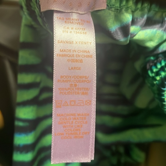 Savage x Fenty Women's Pajamas (top & bottom) - Picture 5 of 5